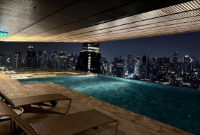 Infinity pool with city skylines
